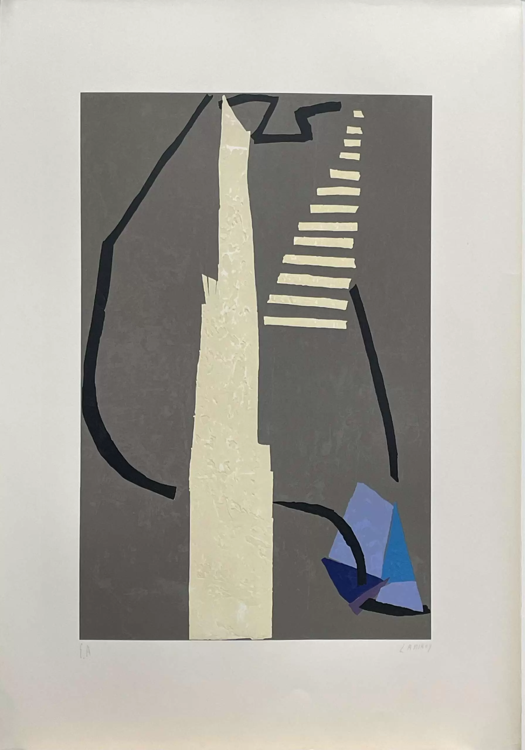 "Композиция на темно-сером фоне"