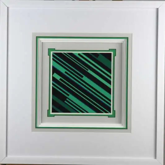 Темно-зеленая диагональ