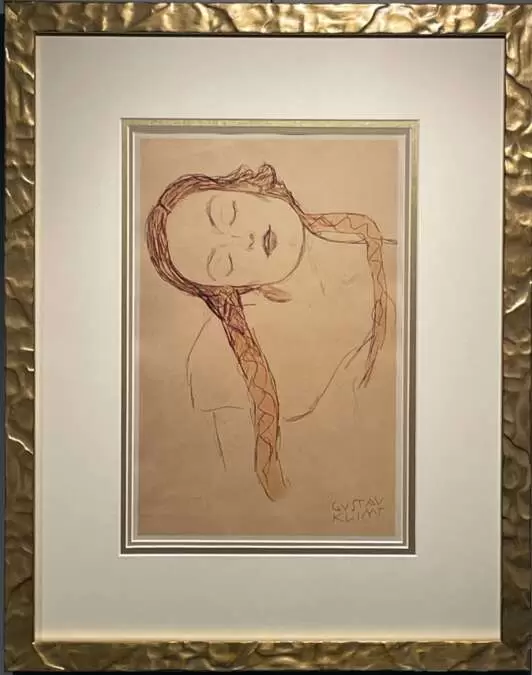 "Figur einer jungen Frau"