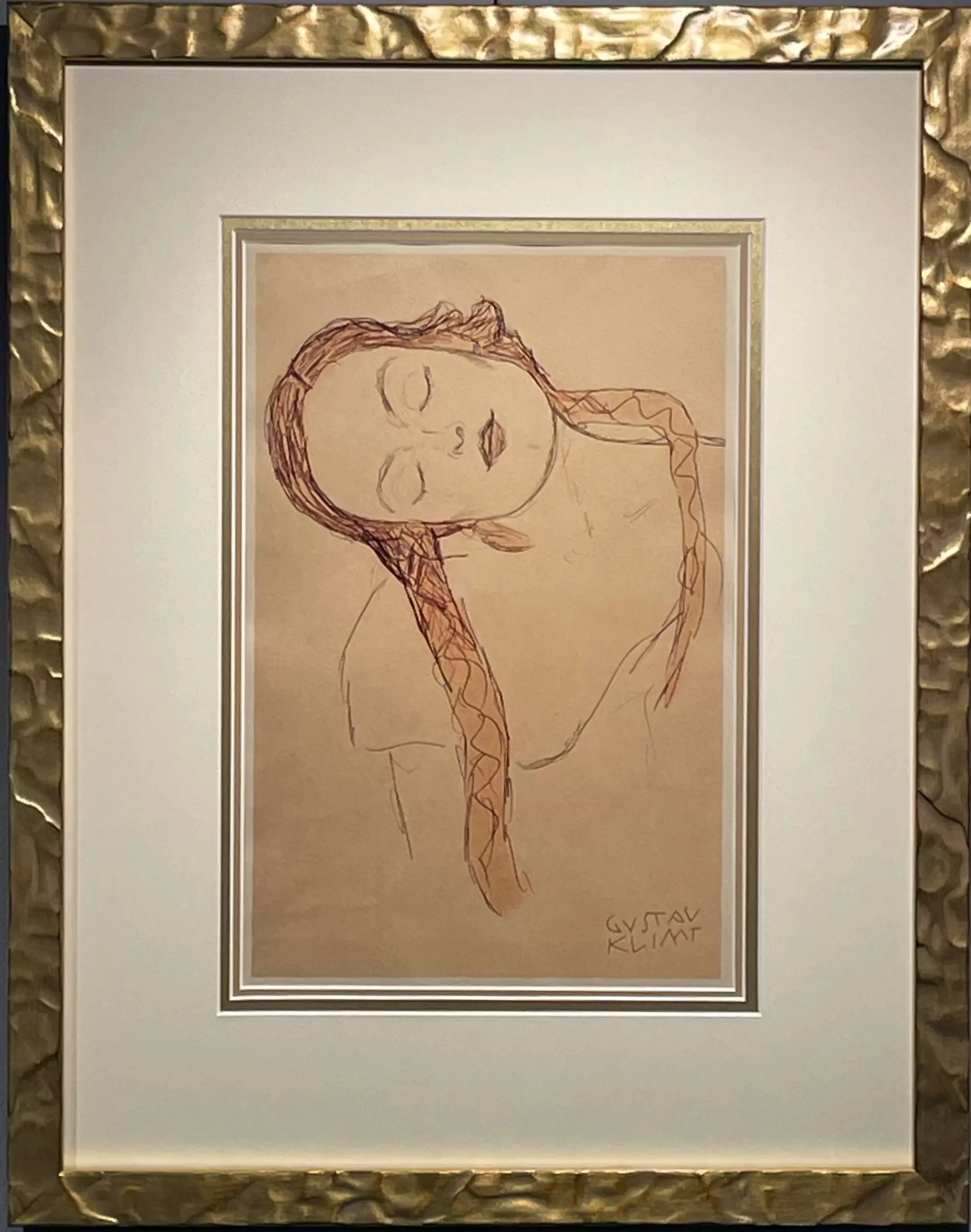 "Figur einer jungen Frau"